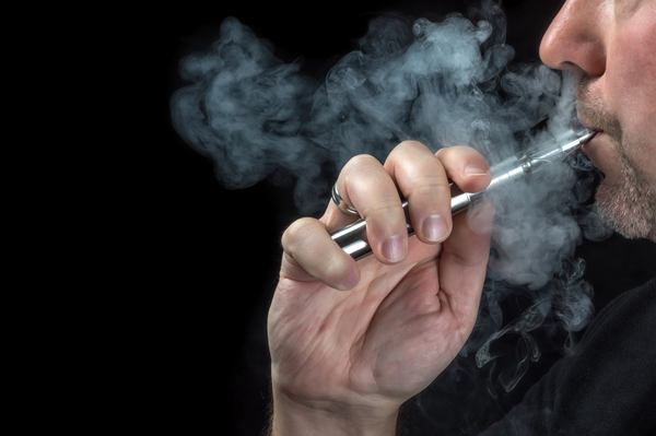 卫健委发布报告称：有充足证据表明电子烟会危害健康